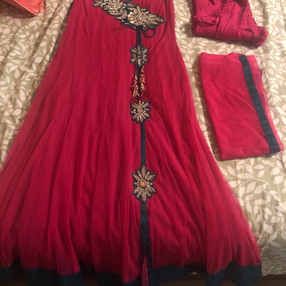 Gorgeous Indian/ Pakistani Anarkali Suit. - Picture 1 of 2